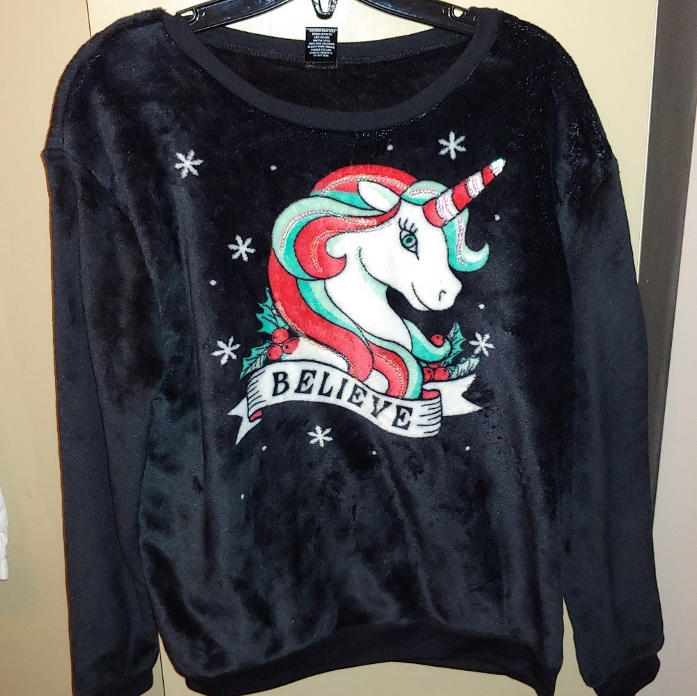 NWT🏷 ULTRA SUPER SOFT juniors sweatshirt